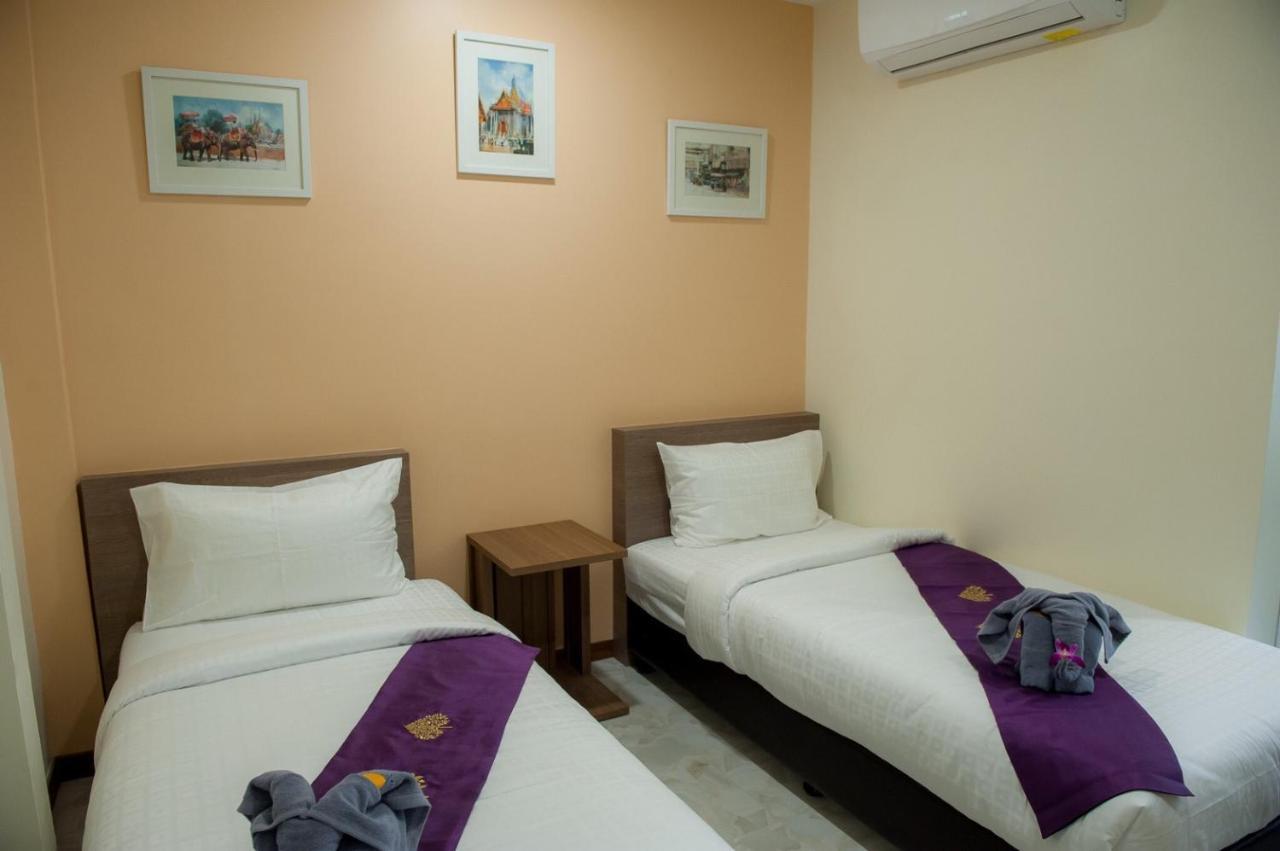 The Moon Night Hotel Банкок Екстериор снимка