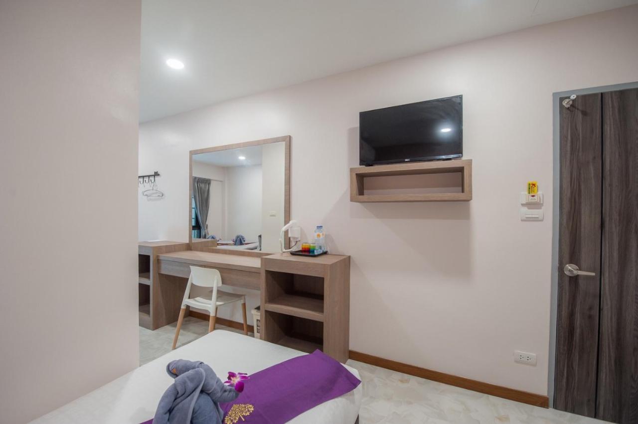 The Moon Night Hotel Банкок Екстериор снимка