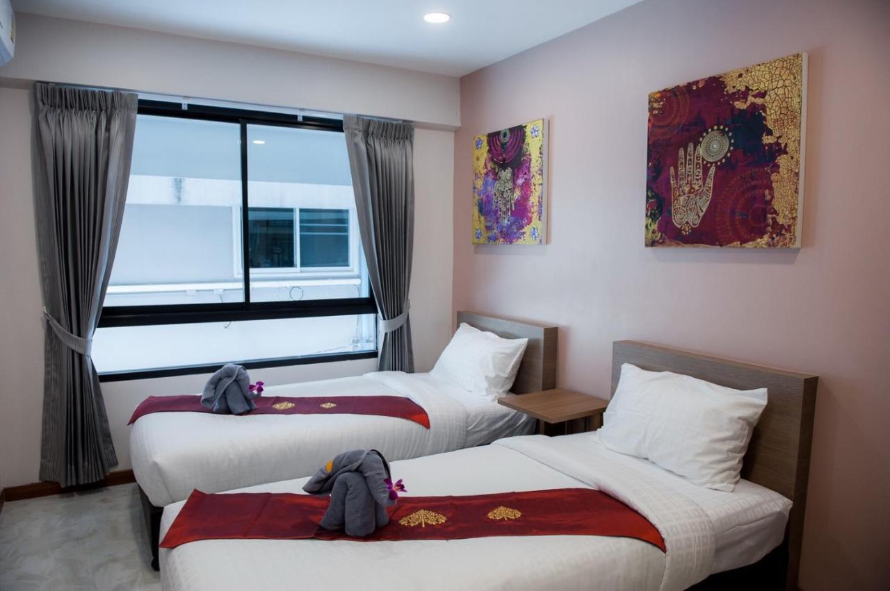 The Moon Night Hotel Банкок Екстериор снимка